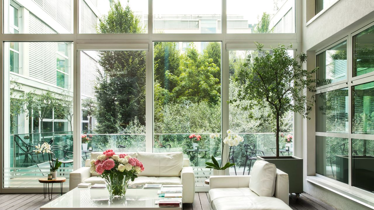 Vamos descobrir o primeiro hotel à parfum no mundo, entre suíte perfumado, jardins secretos e terraços suspensos