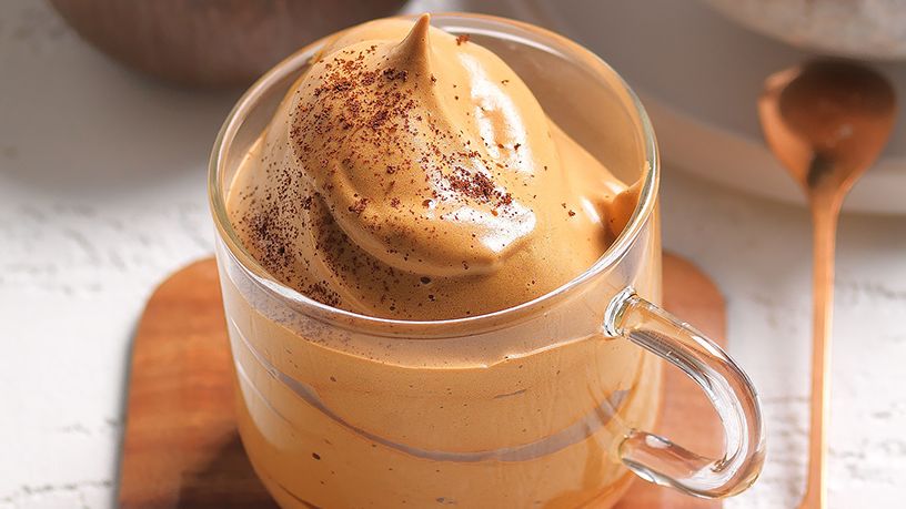 Espuma de café preparada em casa, rápida e fácil (vídeo)