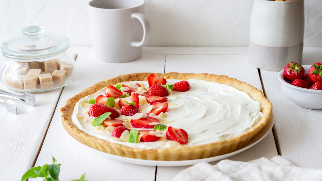 Bolo de morango e mascarpone a receita fácil para o verão